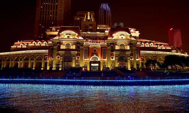这是天津海河津湾广场夜景（8月13日摄）。